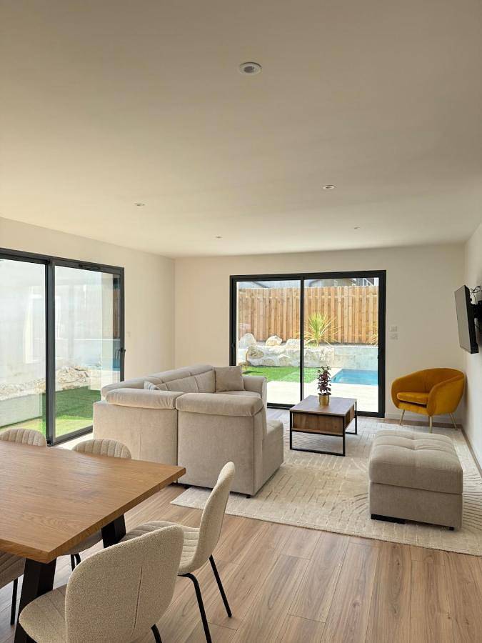 Chalet para 8 personas, con jardín además de vistas y piscina - 1