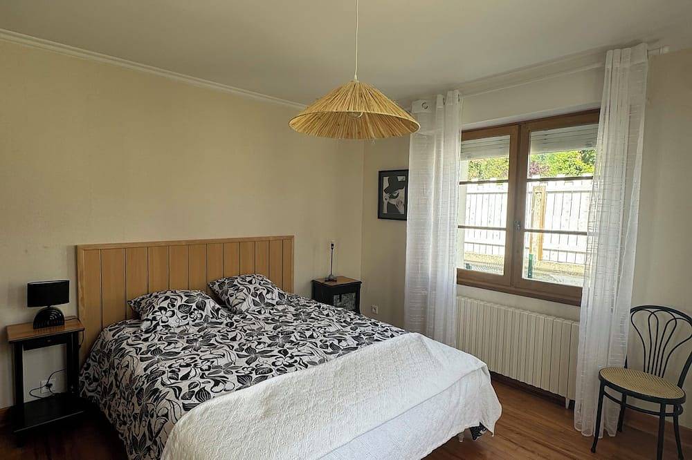 House in Lourdes, with garden, at the foot of the Pyrenees in Lourdes, Hautes-Pyrénées