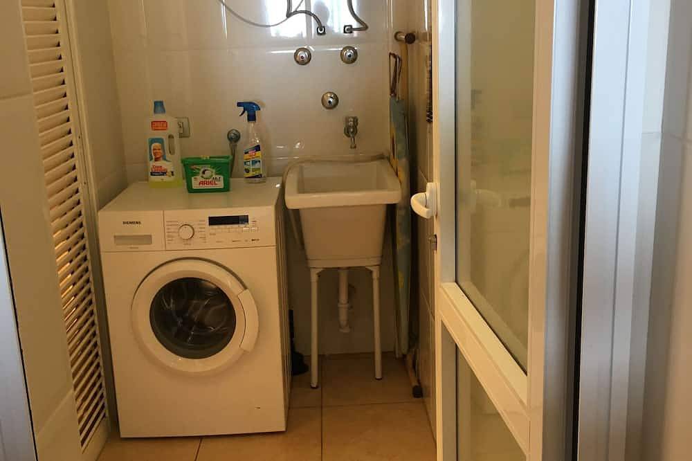 Appartement entier, Quiet apartment with a dream terracce, swimming pool, near the beach in Porís de Abona, Tenerife du Sud