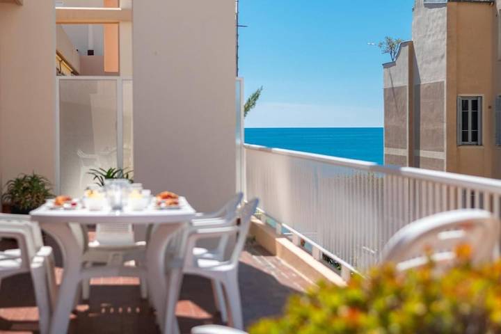 Gîte pour 6 personnes, avec terrasse dans Casino De Menton