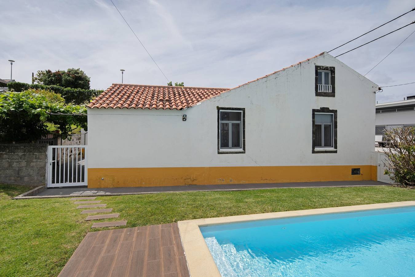 Casa de férias 'Dos M's' com vista para a montanha, piscina privada e Wi-Fi in São Miguel Island, Santo António de Nordestinho