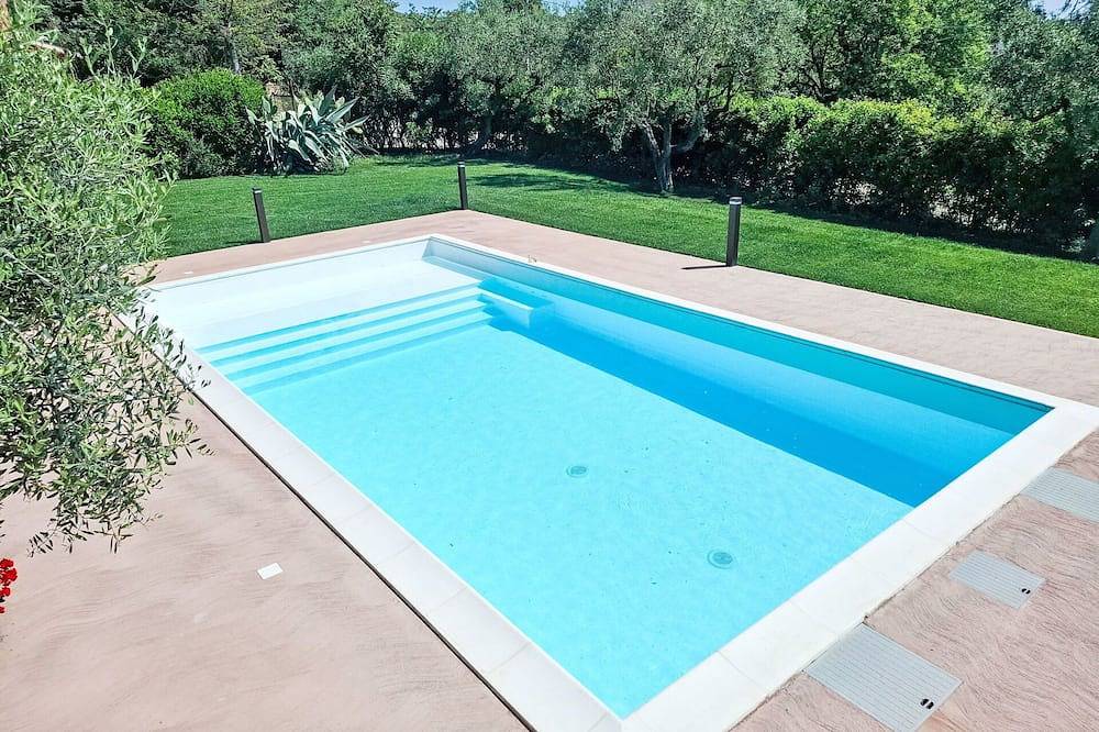 Private Villa with private pool, hot tub, A/C, Wifi, Tv, patio, pets allowed, panoramic view in Spoltore, Pescara Province