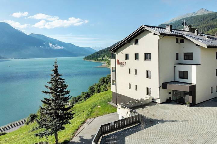 Ferienwohnung für 3 Personen, mit Balkon und Whirlpool sowie Garten und Sauna im Vinschgau