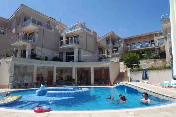 Casa de vacaciones para 7 personas, con jardín además de vistas y piscina - 1