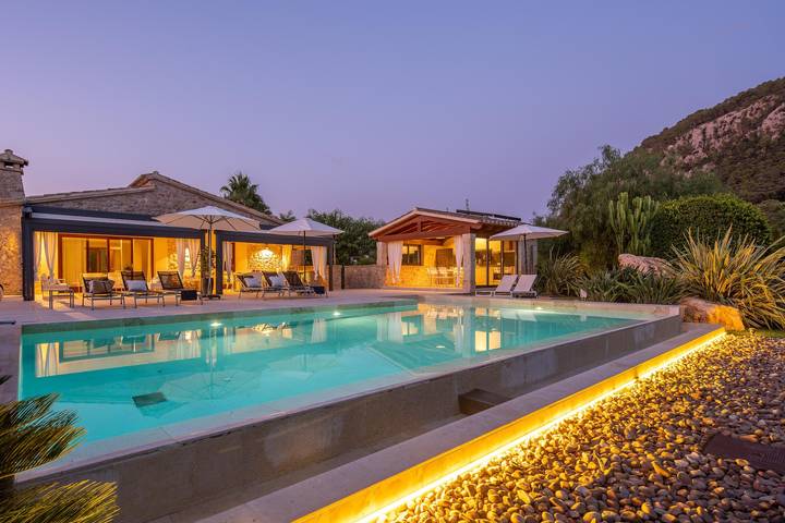 Ruime Villa Canacati met zwembad, Wi-Fi, A/C, terras & tuin in Pollença, Noord-Mallorca