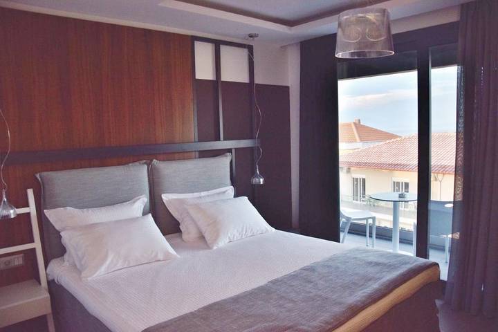 Ferienwohnung für 2 Personen, mit Kinderpool und Ausblick sowie Garten und Pool - 1