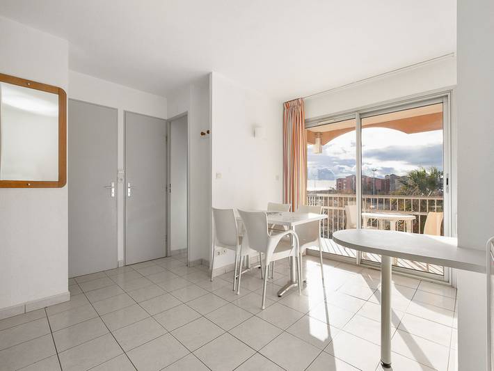 Gîte pour 6 personnes, avec piscine et balcon, adapté aux familles dans Plage Rochelongue