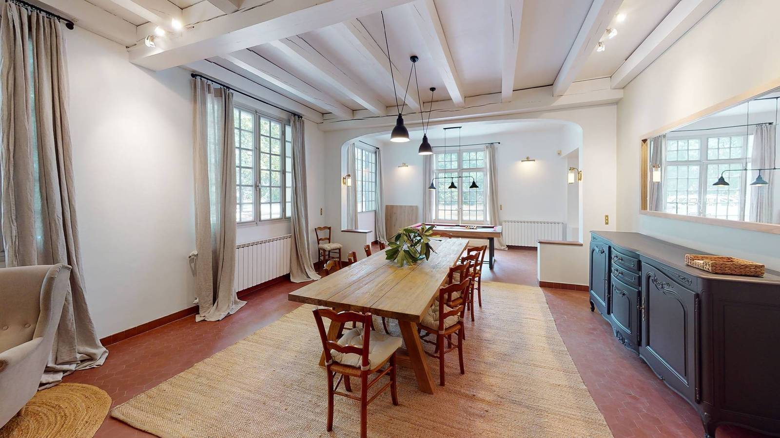 Apartamento vacacional entero, Prestigiosa casa con piscina a pocos minutos del océano in Saint-Julien-en-Born, Côte d’Argent