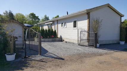 Maison de campagne pour 10 personnes, avec piscine ainsi que vue et jardin à Baarle-Nassau