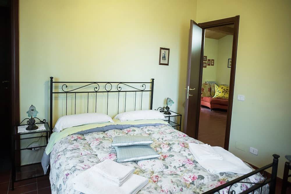 Apartment in Paciano with Pool and Scenic Views in Paciano, Perugia Province