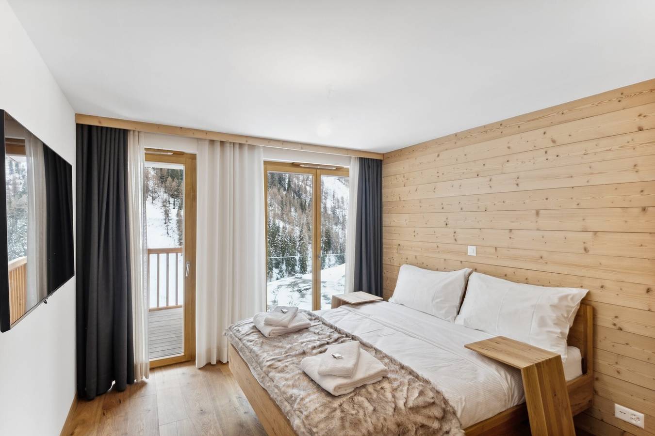 Entire apartment, Luxury Apartment, 2 Bedrooms with Jacuzzi Rahas B Grimentz - By Mrs Miggins in Grimentz, Anniviers