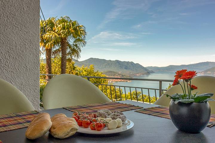 Ferienwohnung für 4 Personen, mit Balkon und Garten sowie Ausblick und Seeblick