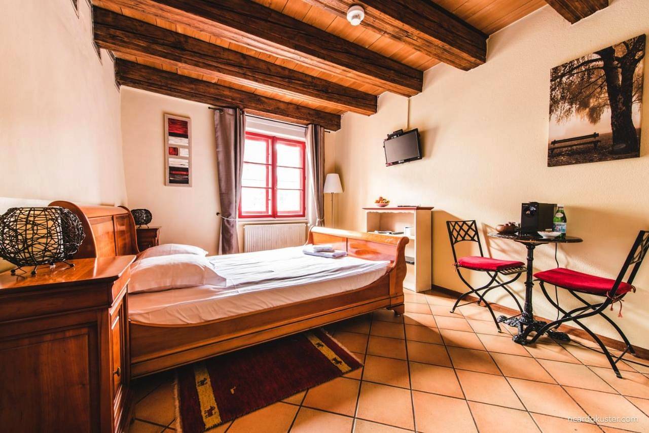 Aux chambres du Banneret in Neuchâtel, Lake Neuchâtel