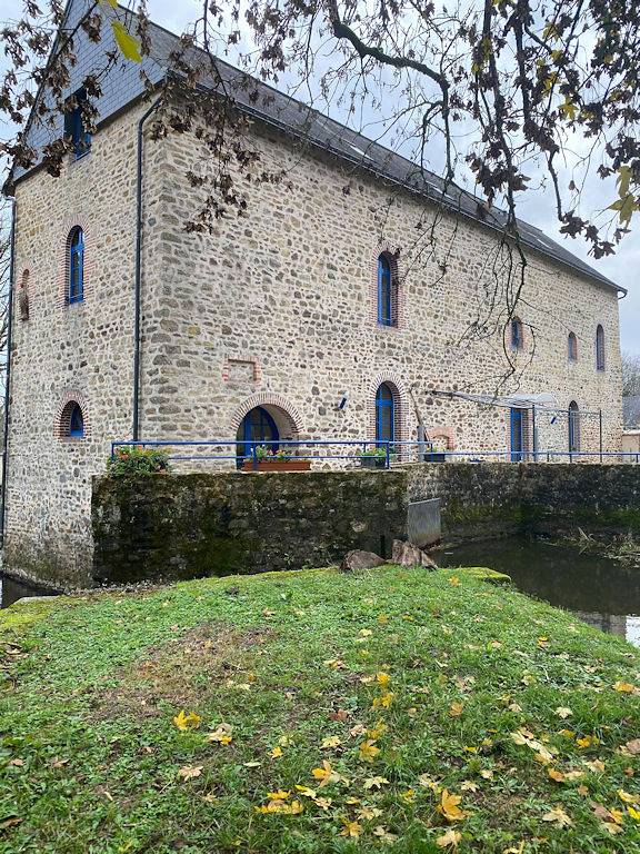 Le Moulin de Meral - Harmonie de bleus in Montsûrs, Mayenne