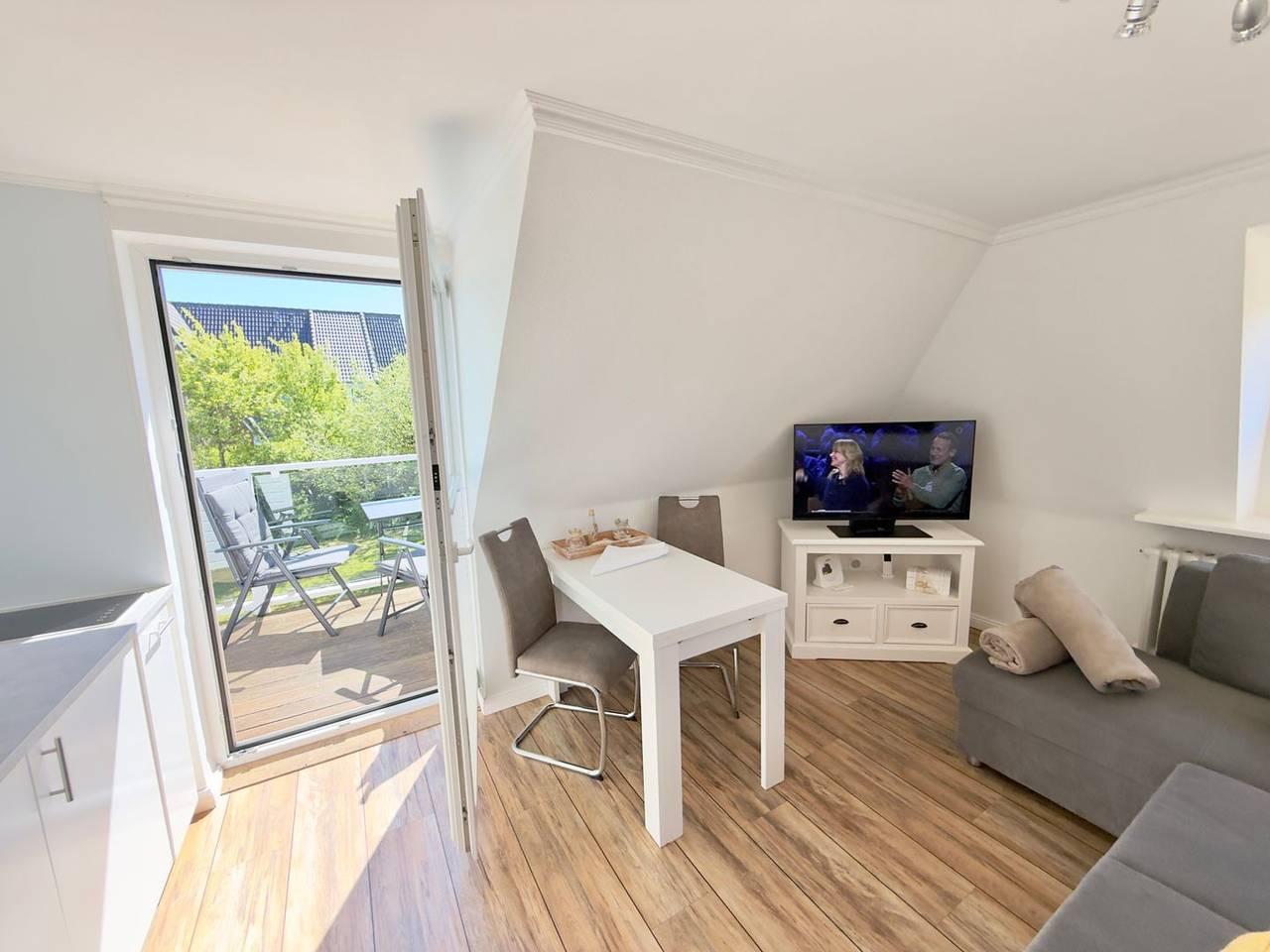 Ganze Wohnung, Kleine gemütliche Ferienwohnung mit zwei Zimmern im Osten Wenningstedts in Wenningstedt, Sylt