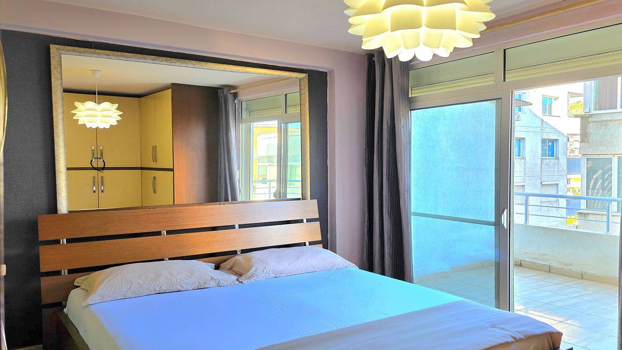 Geheel vakantieappartement, Vakantieappartement voor 3 personen met balkon in Albanië