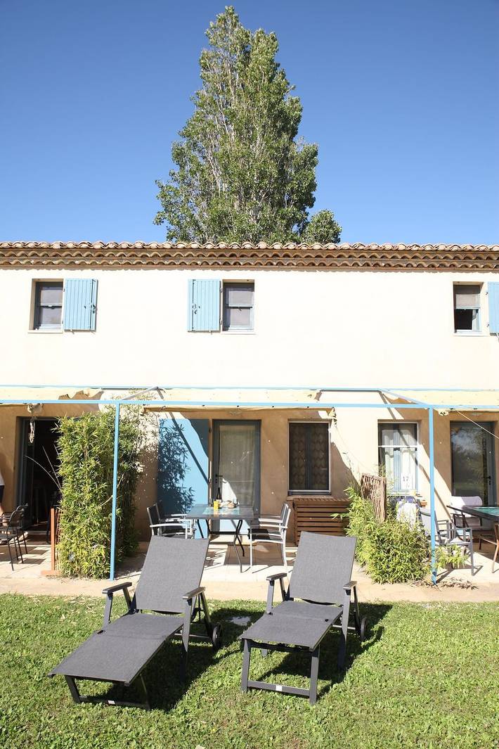 Location de vacances pour 4 personnes, avec vue ainsi que jardin et piscine à Saint-Laurent-d'Aigouze - 3