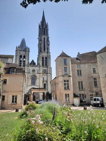 Chambre d’hôte pour 2 personnes, avec terrasse ainsi que vue et jardin à Senlis