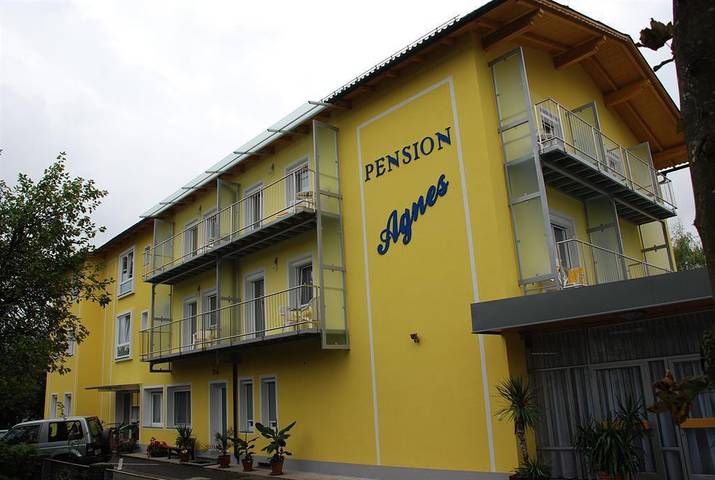Pension voor 2 personen, with Balkon and Terras as well as Tuin and Uitzicht op het meer aan de Klopeiner See
