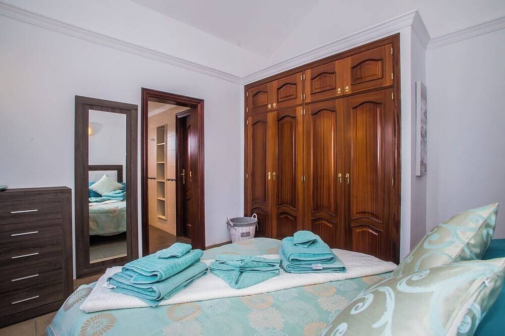 Villa Cara: Beautiful modern villa with gated heated pool & air con. in Playa Blanca, Yaiza