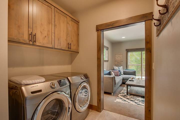 Vacation rental for 8 people, with pool and balcony in Truckee