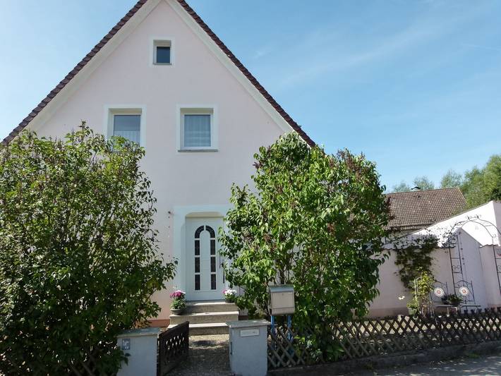 Ferienwohnung für 2 Personen, mit Balkon/Terrasse und Whirlpool sowie Terrasse und Garten in Lehrberg