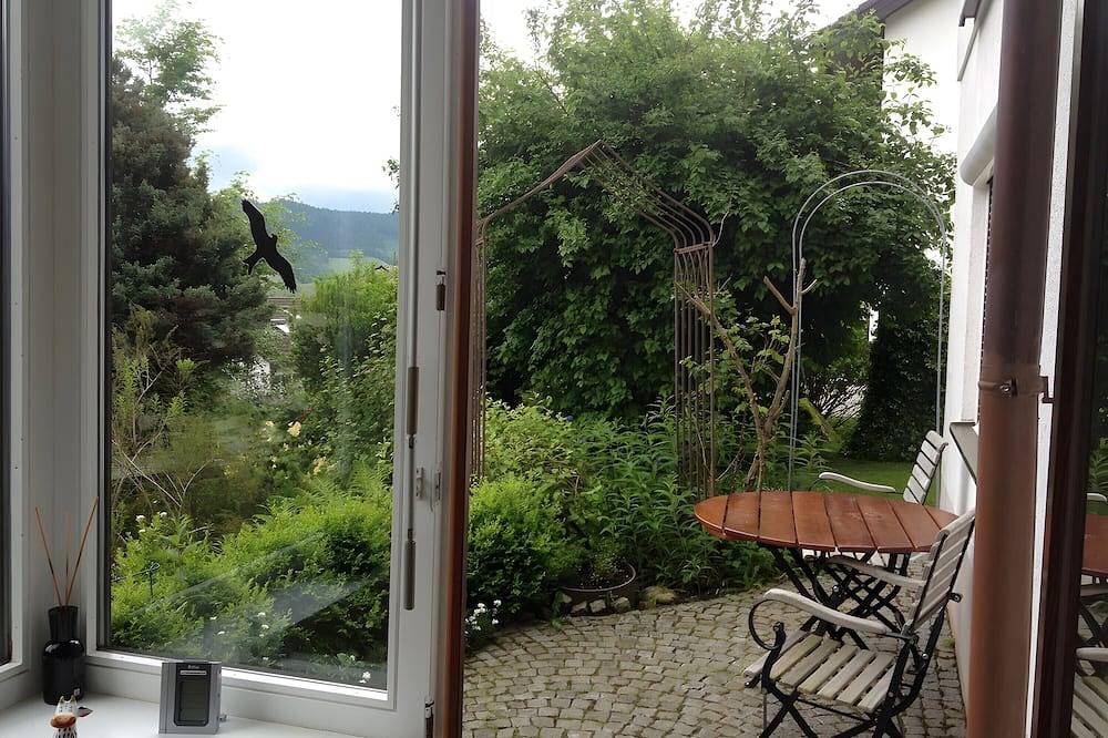 Ganze Wohnung, Ferienwohnung 'Kneissler' mit Bergblick, privater Terrasse und Wi-Fi in Suedlicher Schwarzwald, Oberried