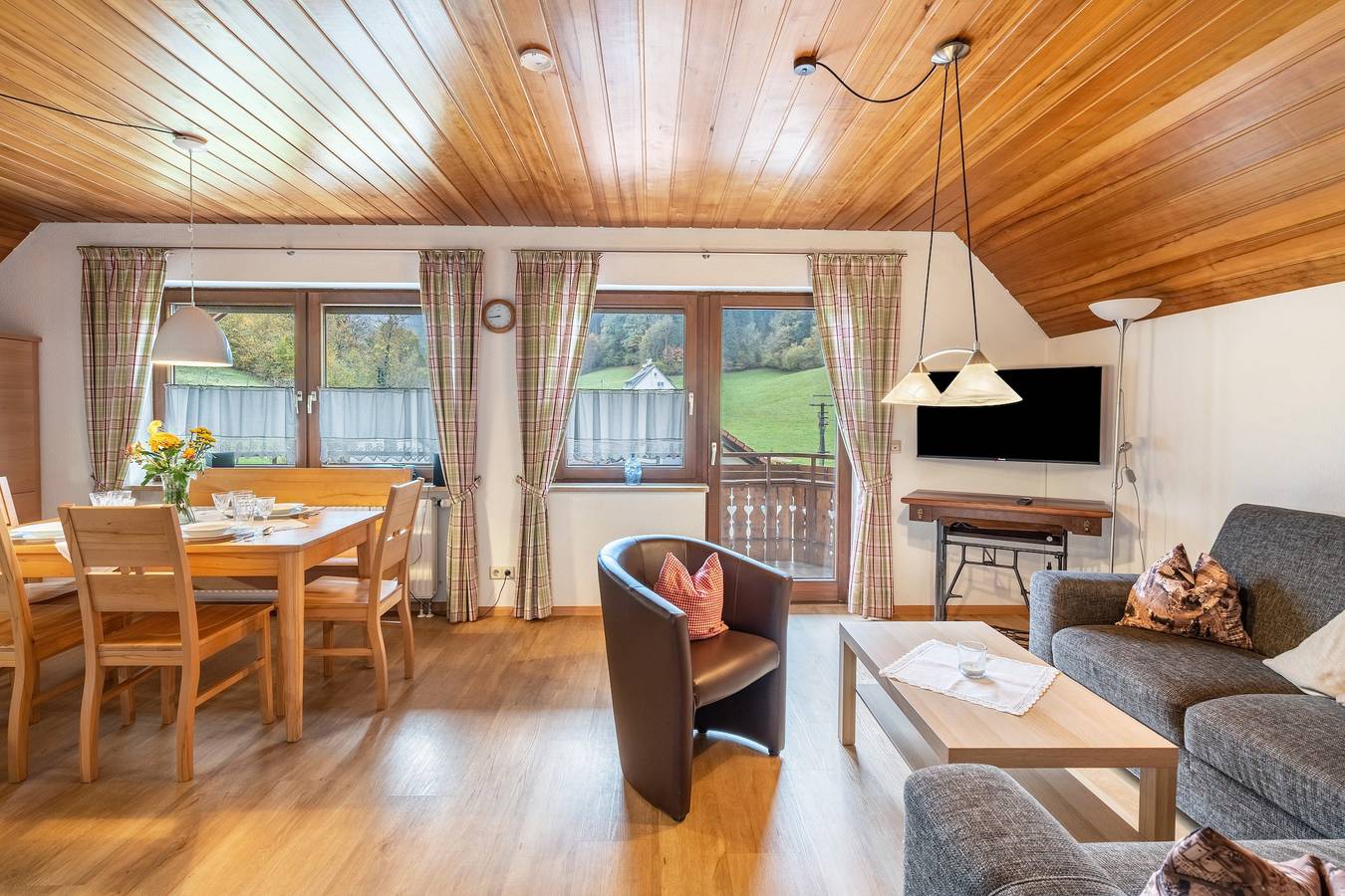 Ganze Wohnung, Ferienwohnung Tannengrün" mit Gemeinschaftsterrasse, Gemeinschaftsgarten und Wi-Fi in Winden im Elztal, Südschwarzwald