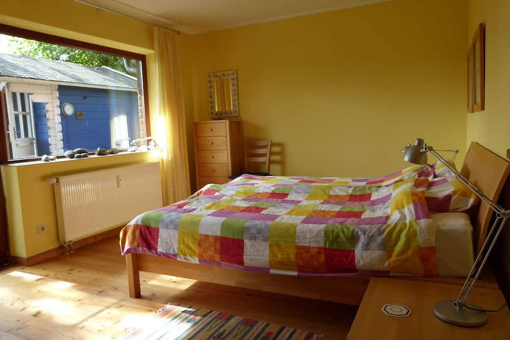 Ganze Wohnung, Große Fewo mit Süd-Terrasse, Garten, weiter Blick in die Landschaft, strandnah in Polchow, Glowe