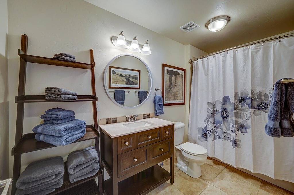 Ganze Wohnung, The Downtowner ~ Wunderschönes Loft in der Innenstadt von Salida! in Salida, Chaffee County