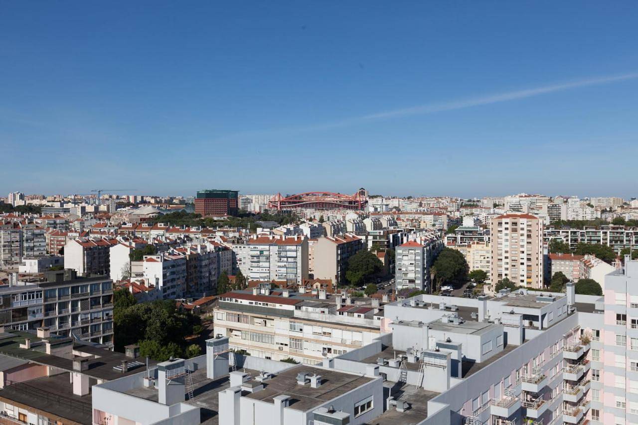 Apartamento inteiro, Two-Bedroom Apartment with Balcony in Benfica, Lisboa