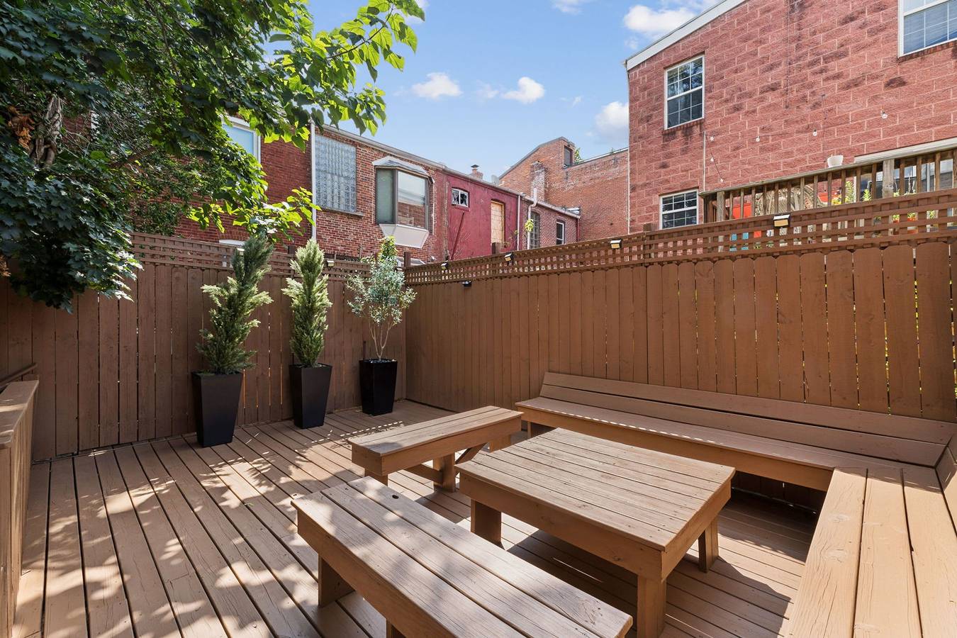 Apartamento entero, Historic Dc Gem  Spacious Rowhouse Private Patio  in Washington D.C., District of Columbia