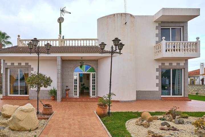 Casa rural para 12 personas, con Balcón y Jardín en La Carlota
