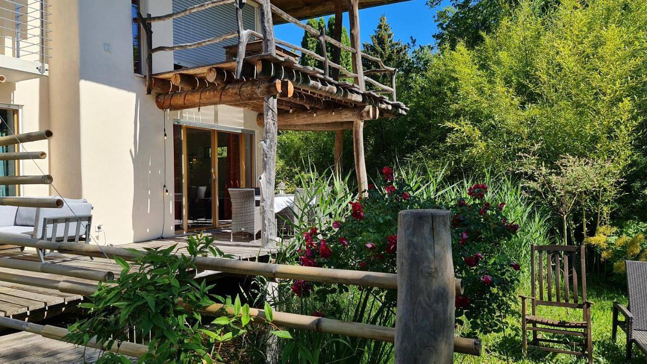 Ganze Wohnung, Design Ferienwohnung 2. Reihe Wörthsee mit Garten und großer Terrasse in Wörthsee, Ammersee