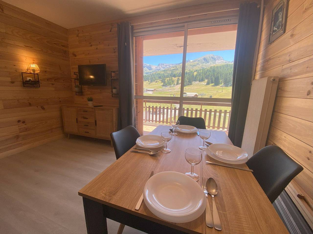 Studio entier, Studio à Superdévoluy, balcon, 4 pers, commerces proches in Saint-Étienne-en-Dévoluy, Le Dévoluy