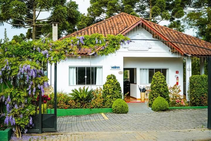 Hôtel pour 4 personnes, avec balcon ainsi que jardin et jacuzzi