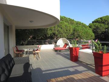 Gîte pour 8 personnes, avec terrasse et jardin à Calvi