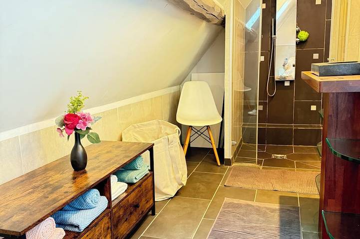 Apartamento entero, 70m² duplex apartment Marne view - 5 pers, quiet, near Disneyland & train station in Pomponne, Sena y Marne