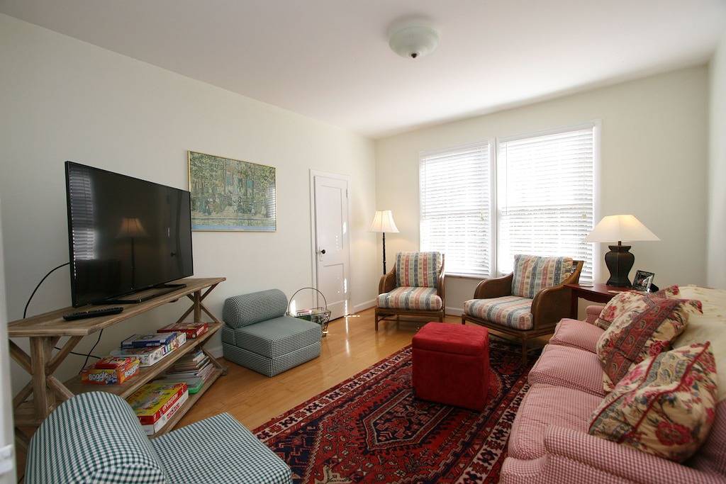 Downtown Brevard Cottage ~ zu Fuß zur Main Street Restaurants & Shops ~ Wifi in Brevard, Transylvania County