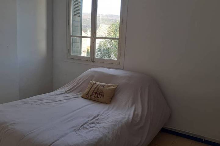 Family house, terrace, sleeps 9 + 1 baby, tv in Prades, Prades region