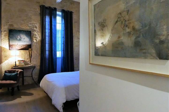 Ganze Wohnung, Sehr komfortables unabhängiges Studio von 30 m2 in einem Presbyterium aus dem 19. Jahrhundert. in Tarascon, Arles und Umgebung
