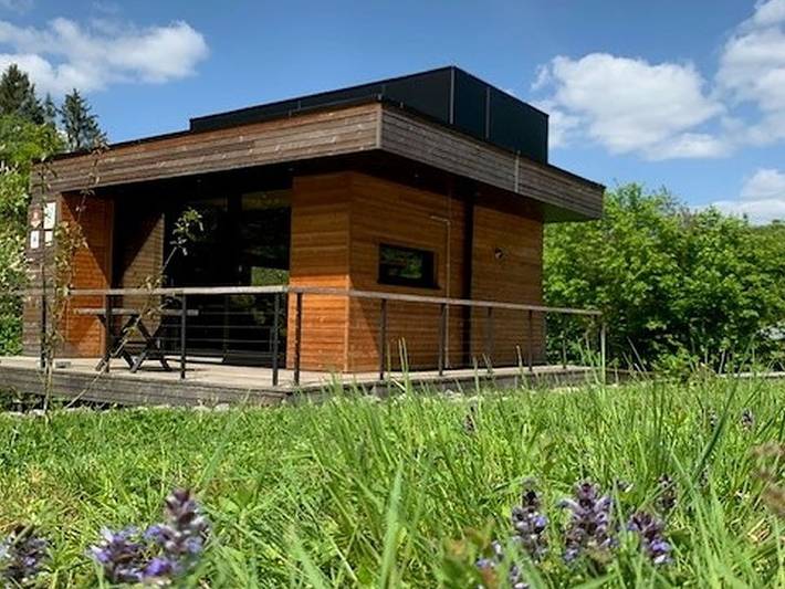 Vakantiehuis voor 6 personen, with terras and uitzicht op het meer as well as balkon/terras in Durbuy