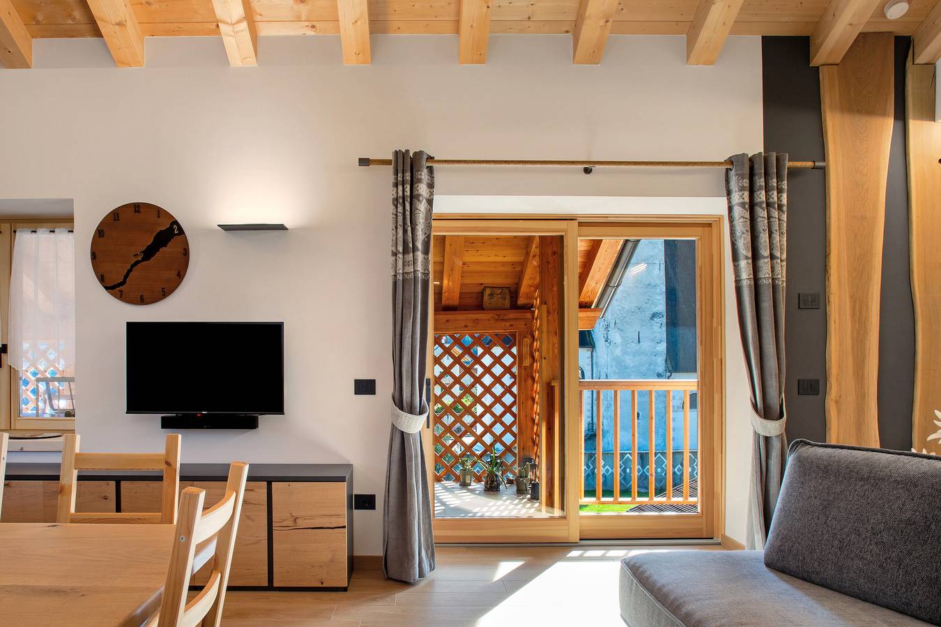 Casa Vacanze 'Dimora Dajana' con Vista Montagna, Terrazza Privata e Wi-Fi in Mezzano, Dolomiti di Fiemme
