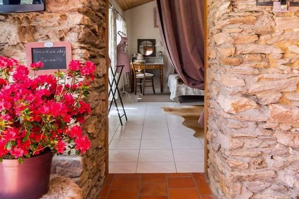 Gîte Ecogîte près de Pornic: parc fleuri, accès Pmr, vélos, cheminée, et king-size bed. in Arthon-en-Retz, Valle del Loira