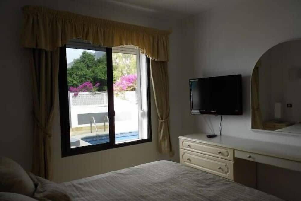 Panoramic Sea View Villa, Htd Pool, nr Beach/Marina/Village, Ac Wifi Uktv in Playa de los Guíos, Santiago del Teide