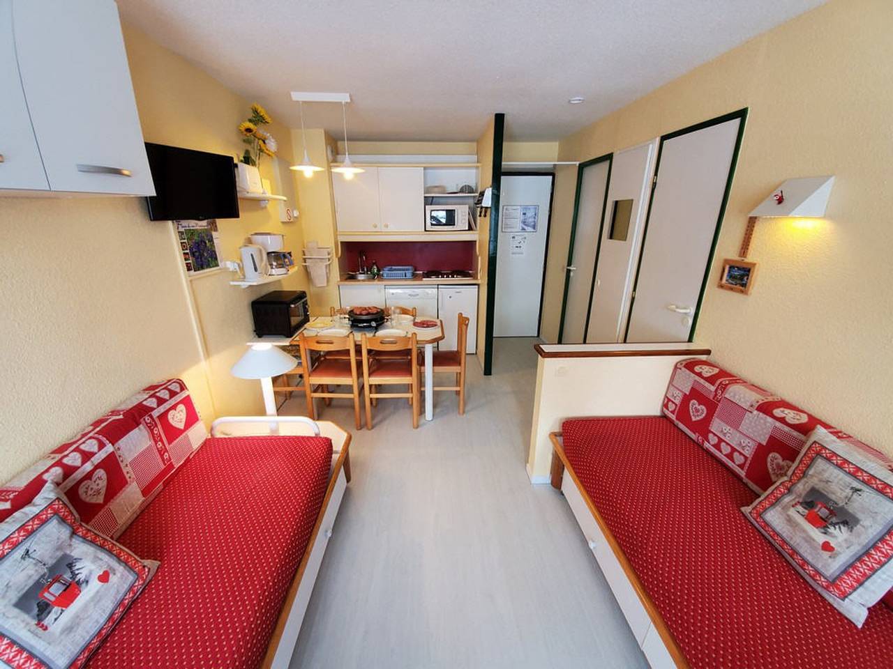 Estudio entero, Estudio en Montchavin Les Coches: Balcón, 4 personas, a pie de pistas, servicios incluidos in Bellentre, La Plagne-Tarentaise