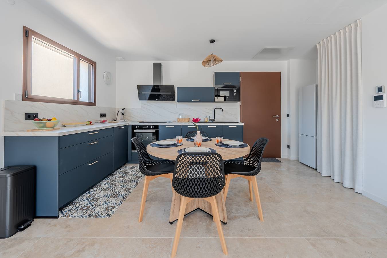 Apartamento entero, Apartamento de vacaciones para 4 personas con terraza in Taillades, Parque natural regional del Luberon