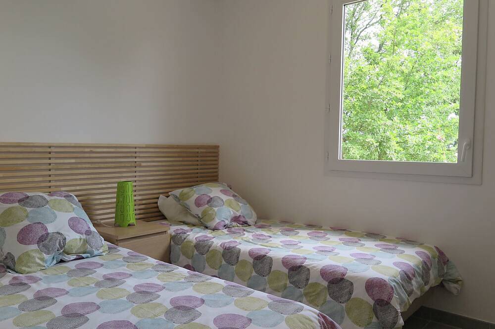 Maison individuelle grand confort avec piscine 3 chambres, 2 Sdb pour 6 person. in Berrias-et-Casteljau, Parc national des Cévennes