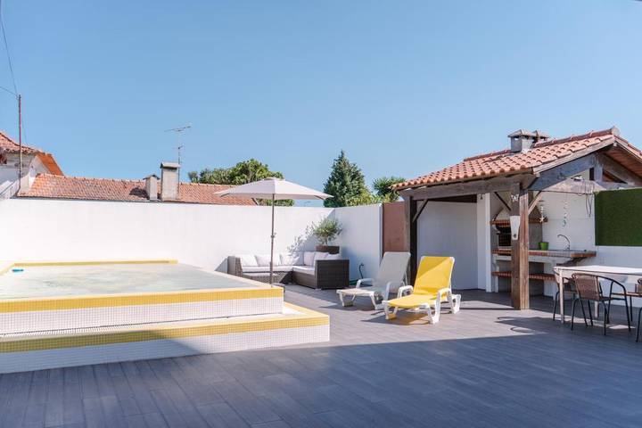 Location de vacances pour 10 personnes, avec piscine ainsi que balcon et jardin à Estarreja - 3