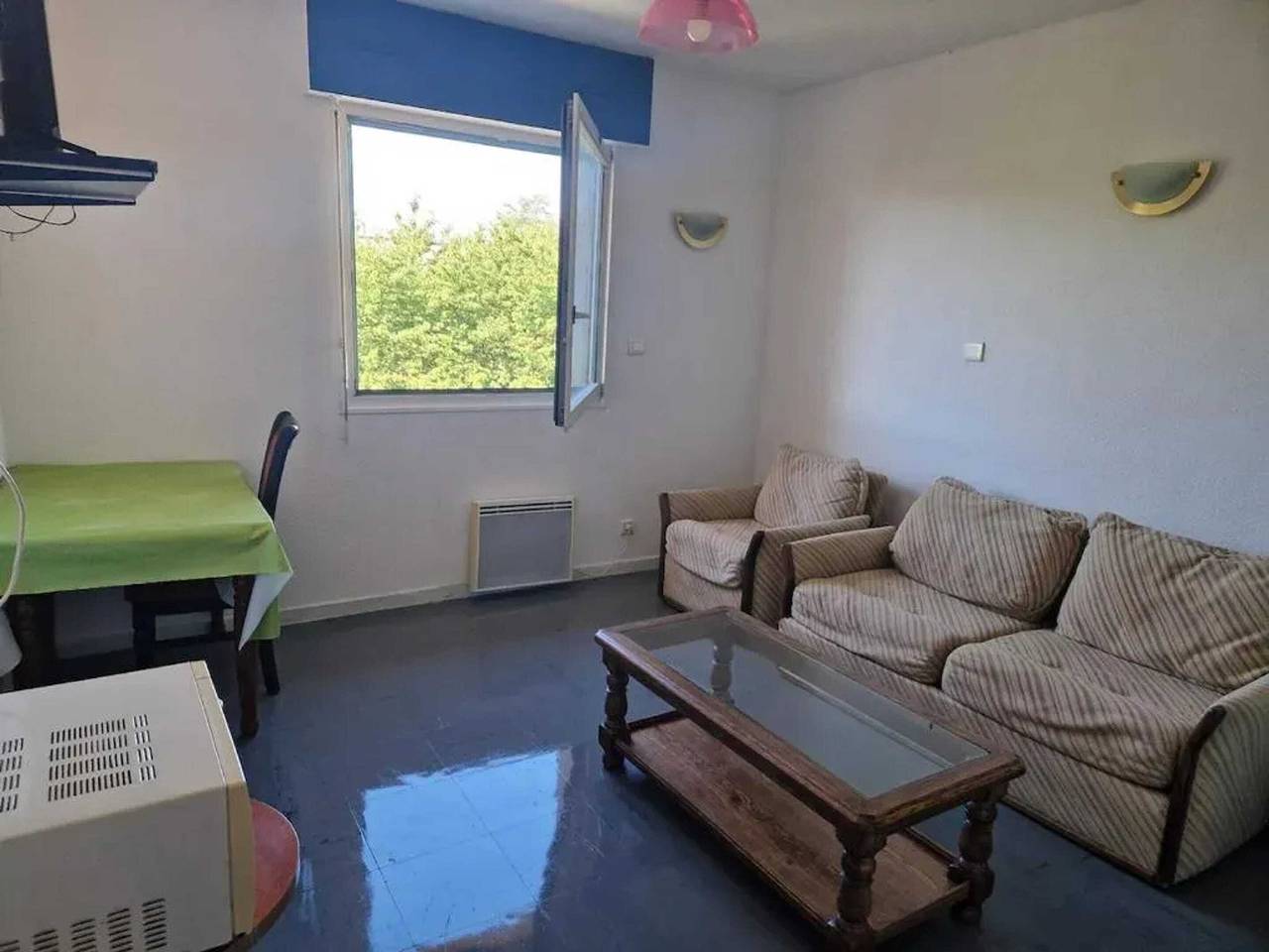 Studio entier, Studio confortable avec vue sur la ville à Dole, 25 m² in Dole, Jura